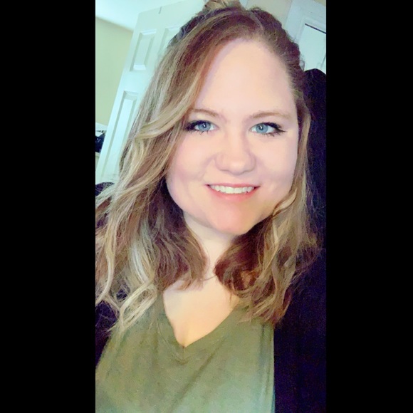 Meet your Posher, Kaitlyn - Picture 2 of 3